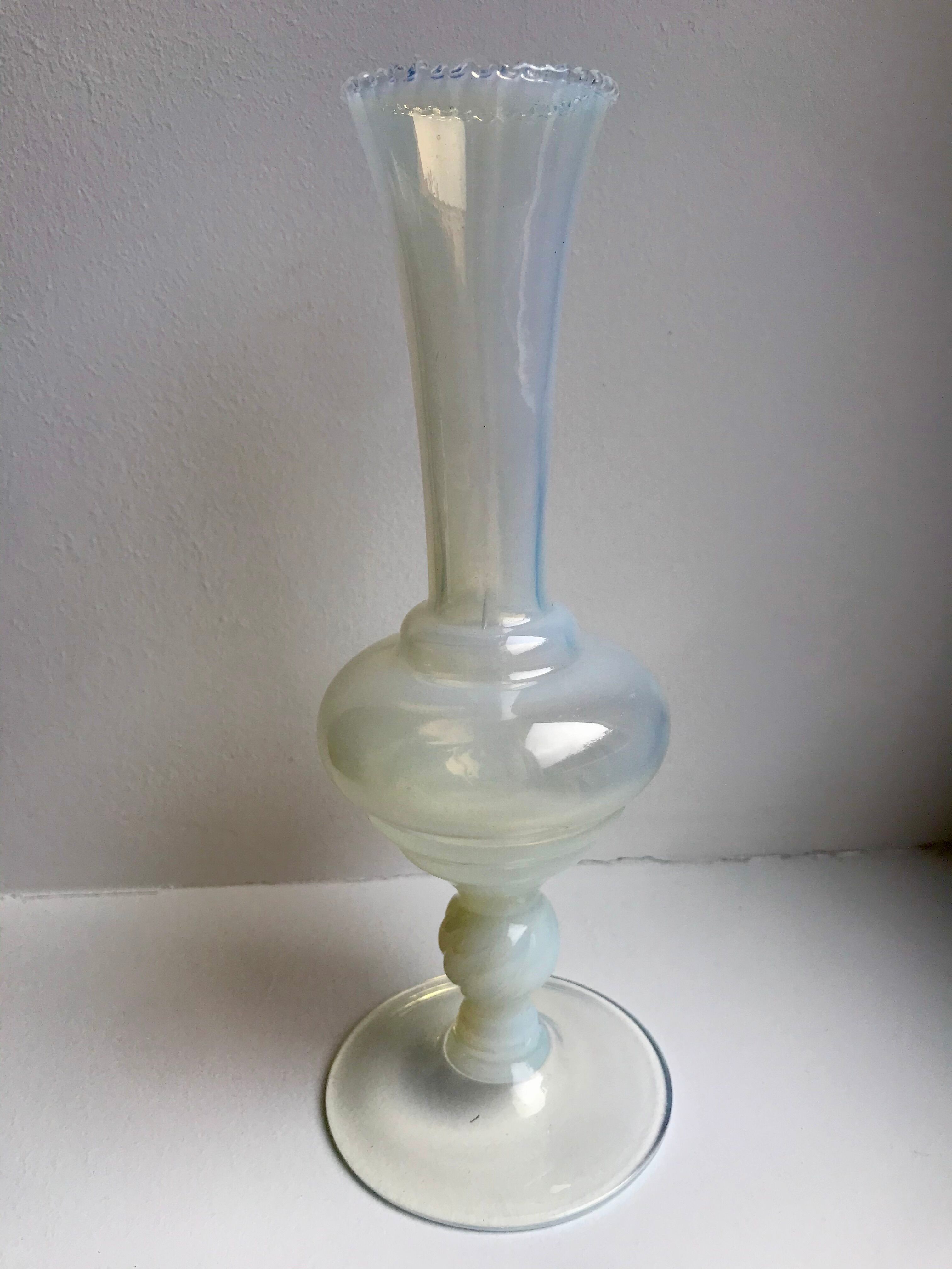 Opalescent opaline vase 50s-60s