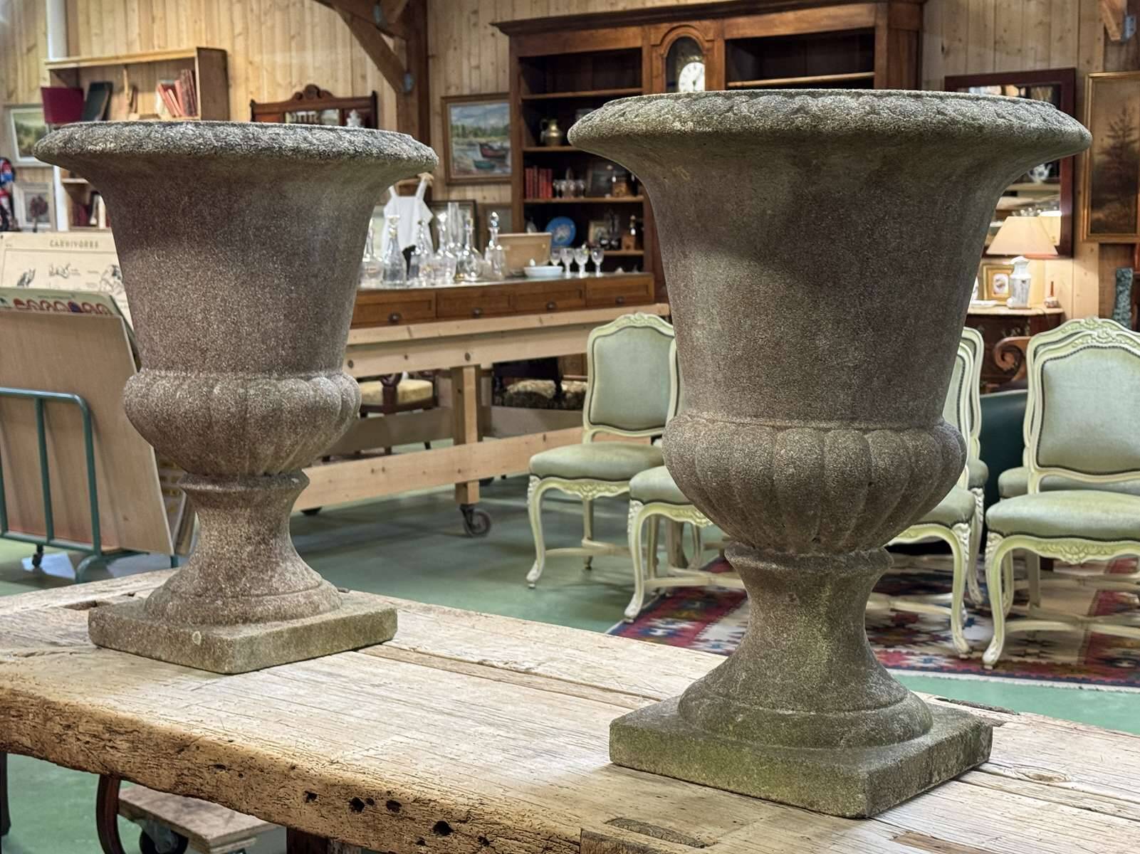 Pair of Médicis planters in reconstituted stone from the 1970s.