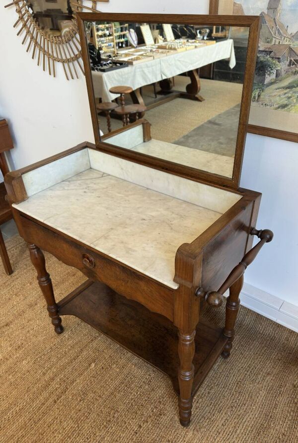 Meuble de toilette ancien avec marbre blanc et miroir