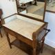 Meuble de toilette ancien avec marbre blanc et miroir
