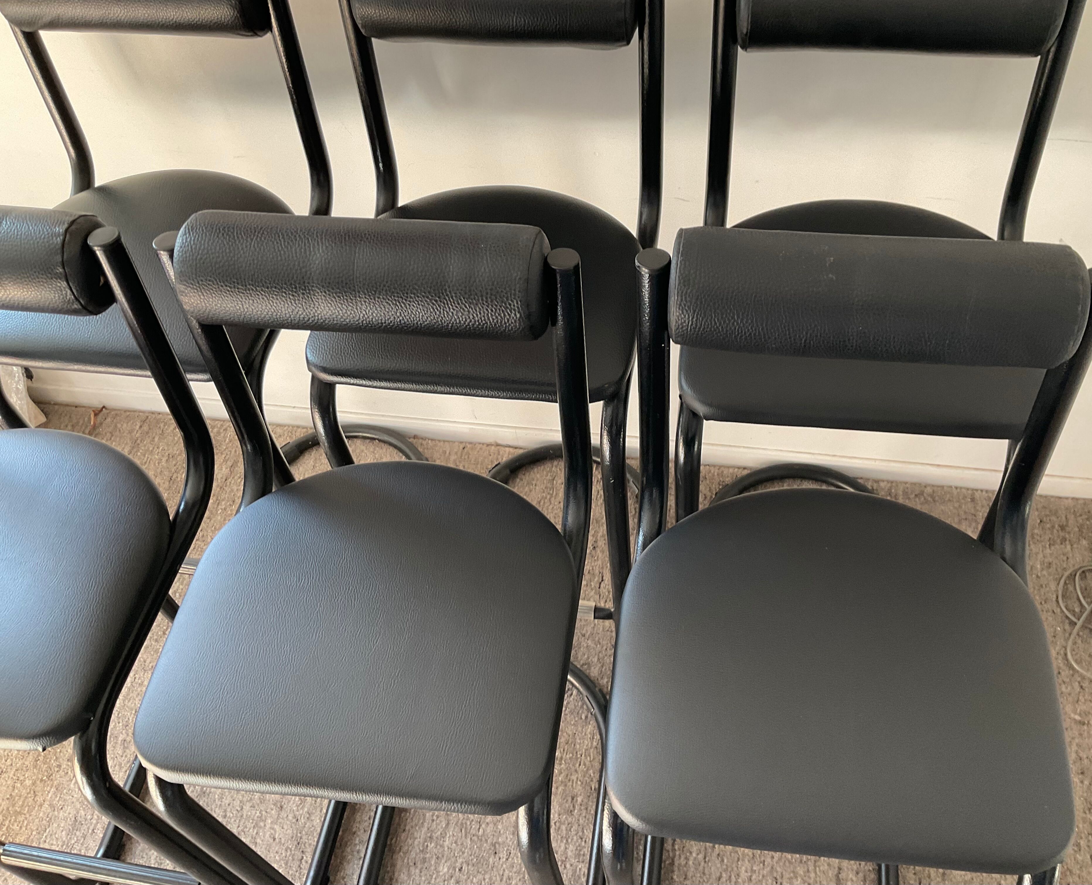 Série de 6 tabourets tubulaire et skaï, années 70- 80