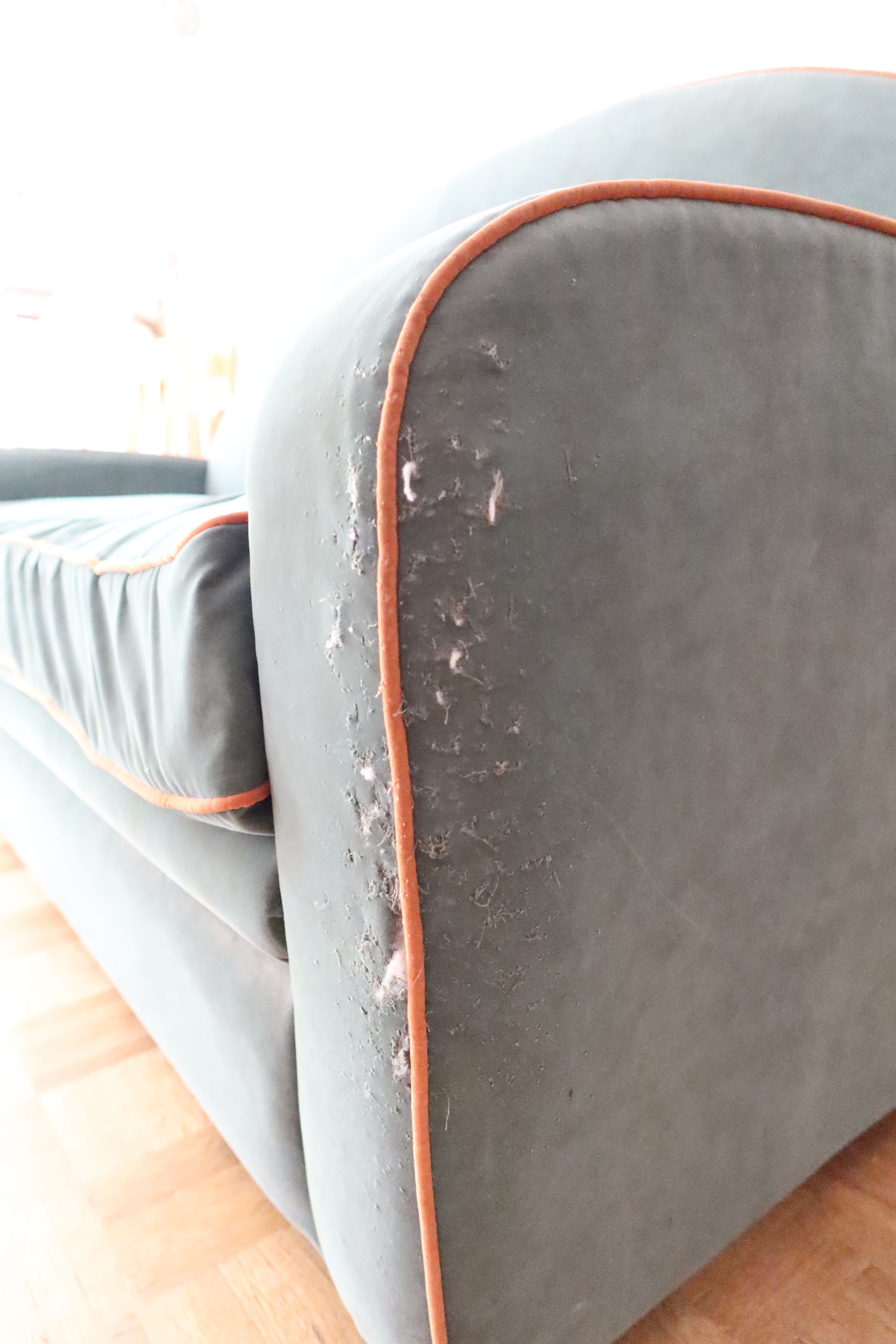 Velvet club sofa - 4 seats - damaged