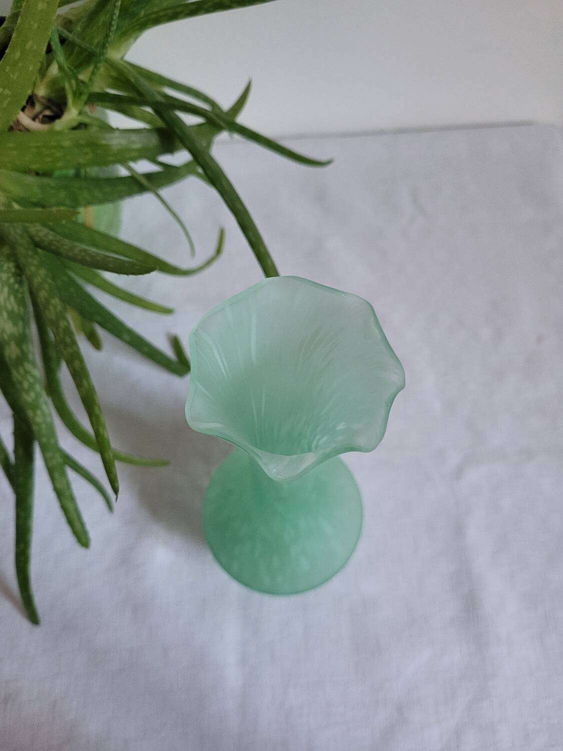 Green and white glass paste single flower vase