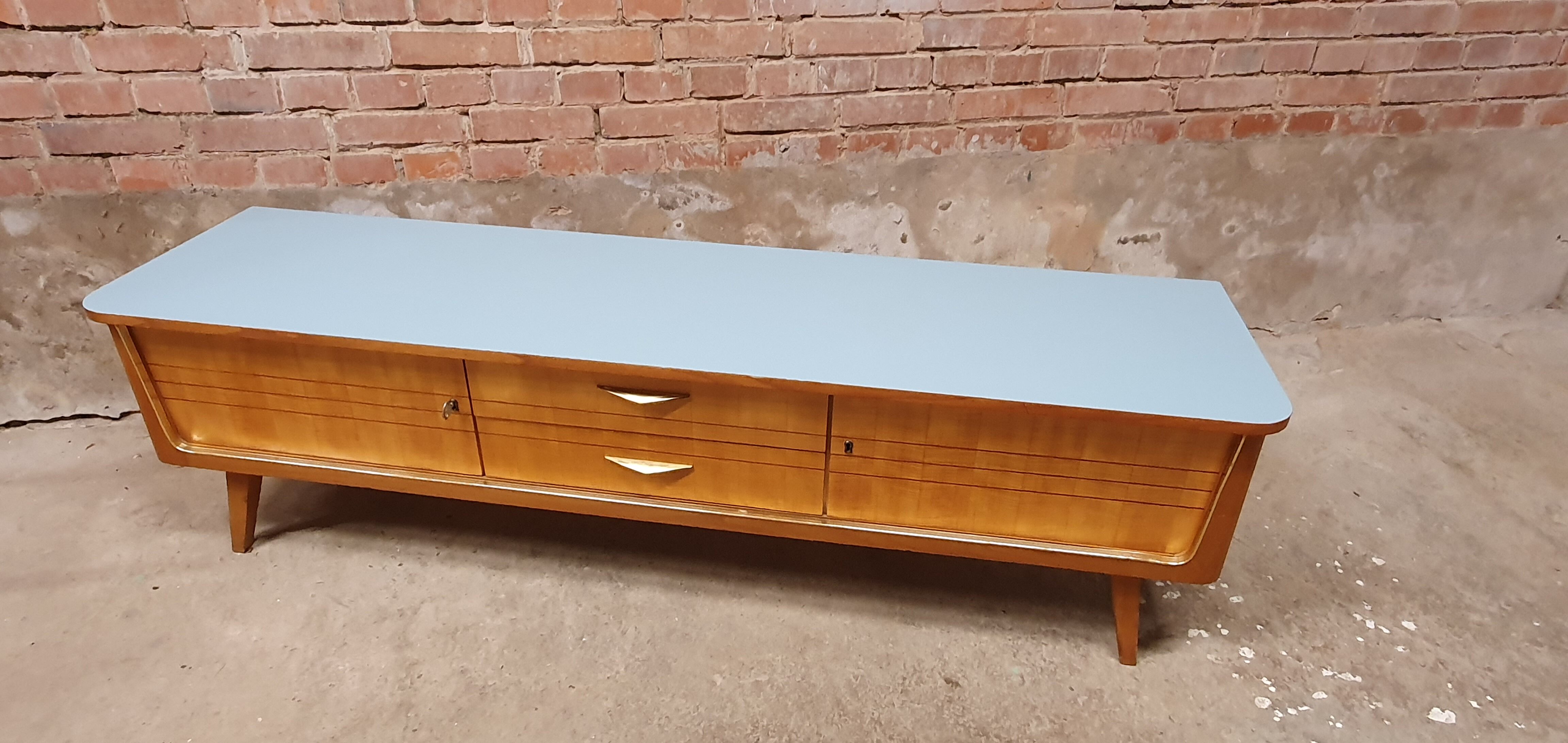 Lowborard row of the 60s"