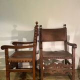 Paire fauteuils colonials cuir et bois sculpté