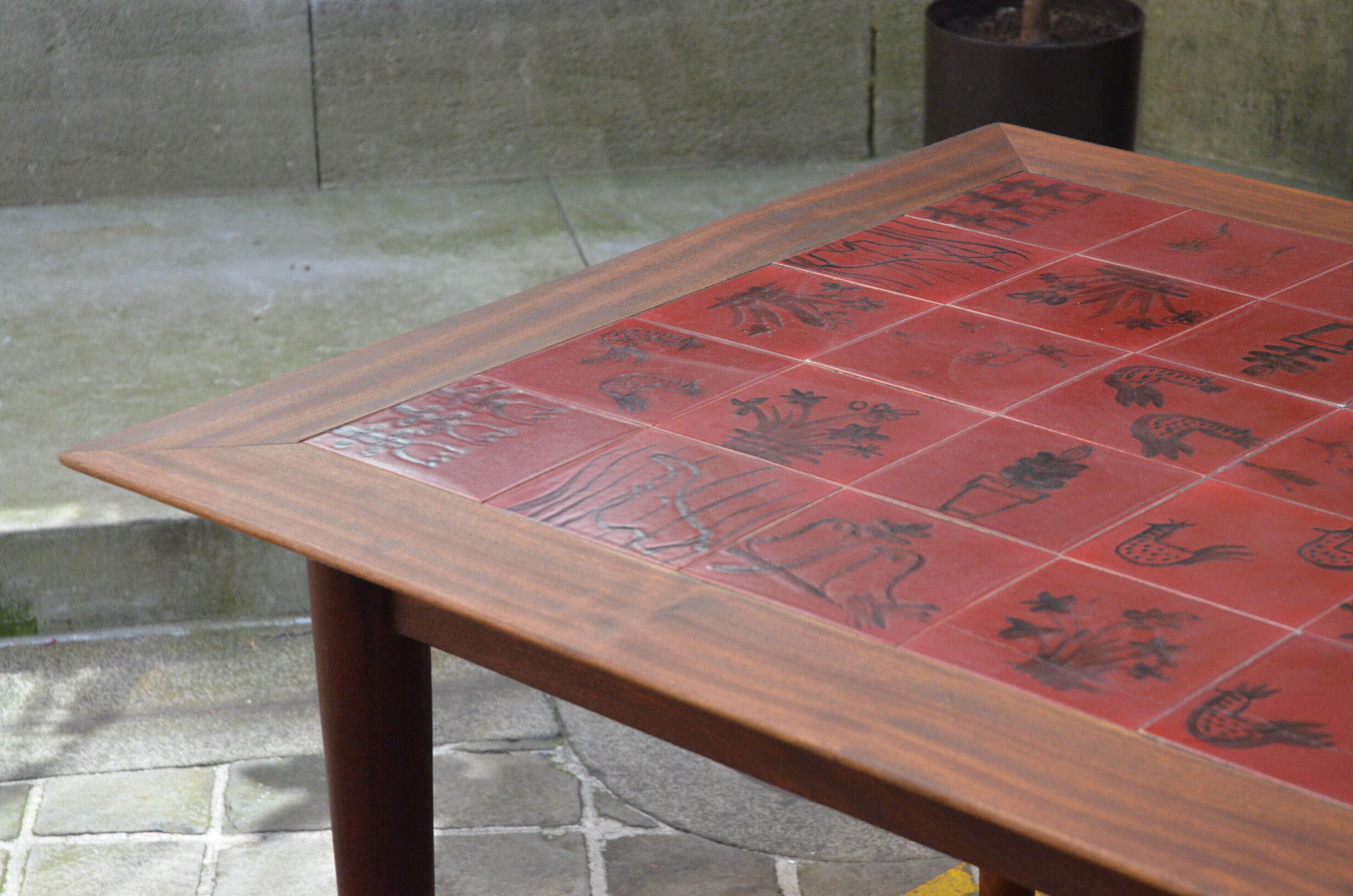 Dining table in wood and ceramic