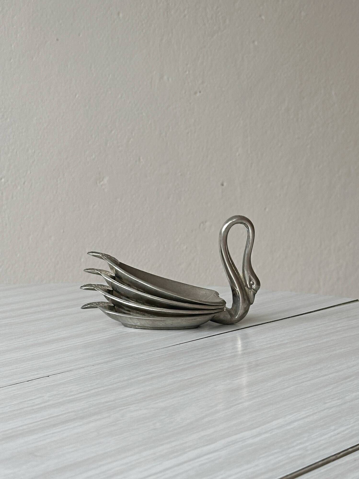 Set of 4 silver-plated swan bowls