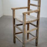 Ancienne chaise haute en bois pour enfant