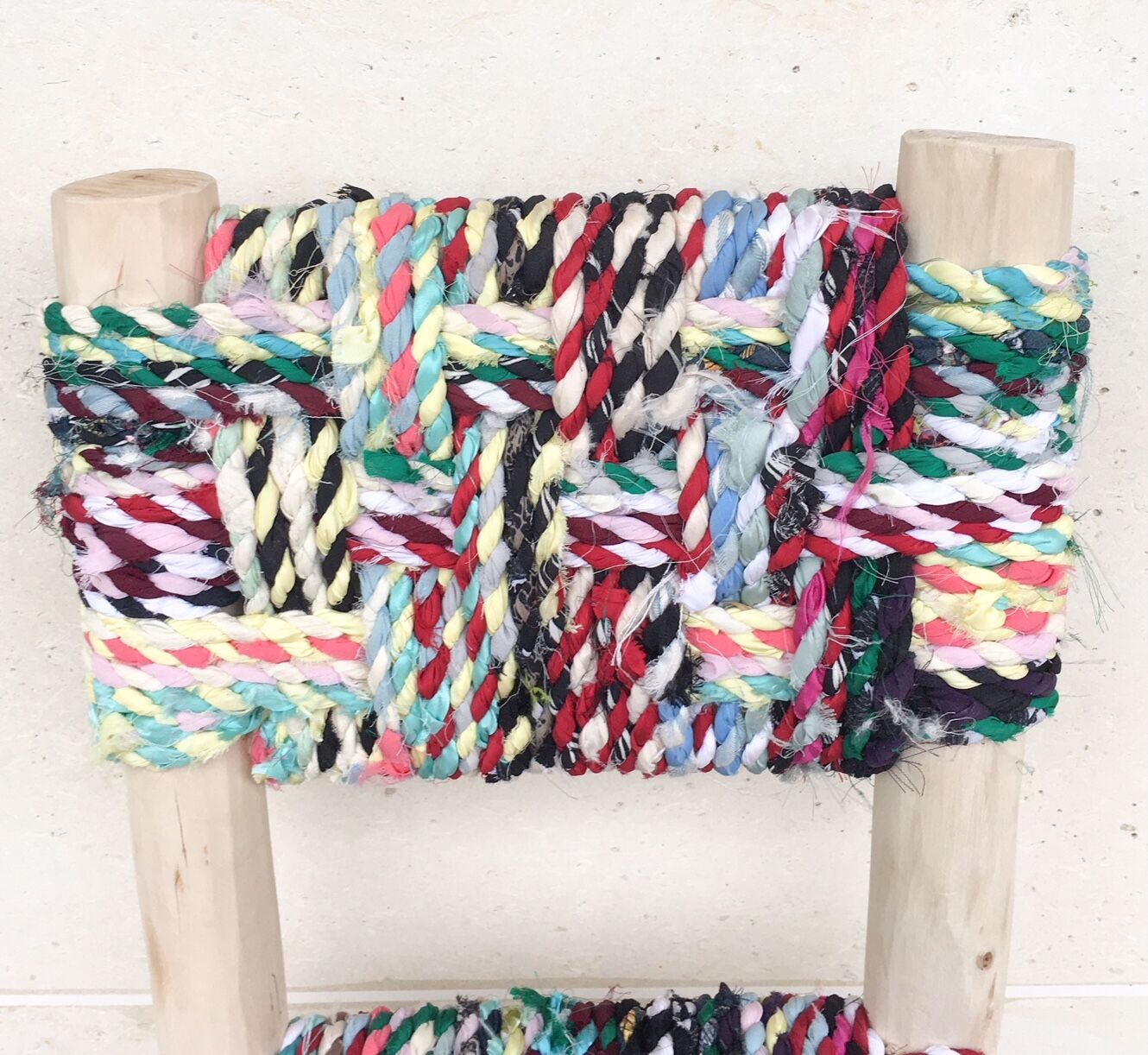 Chaise en tissus recyclés