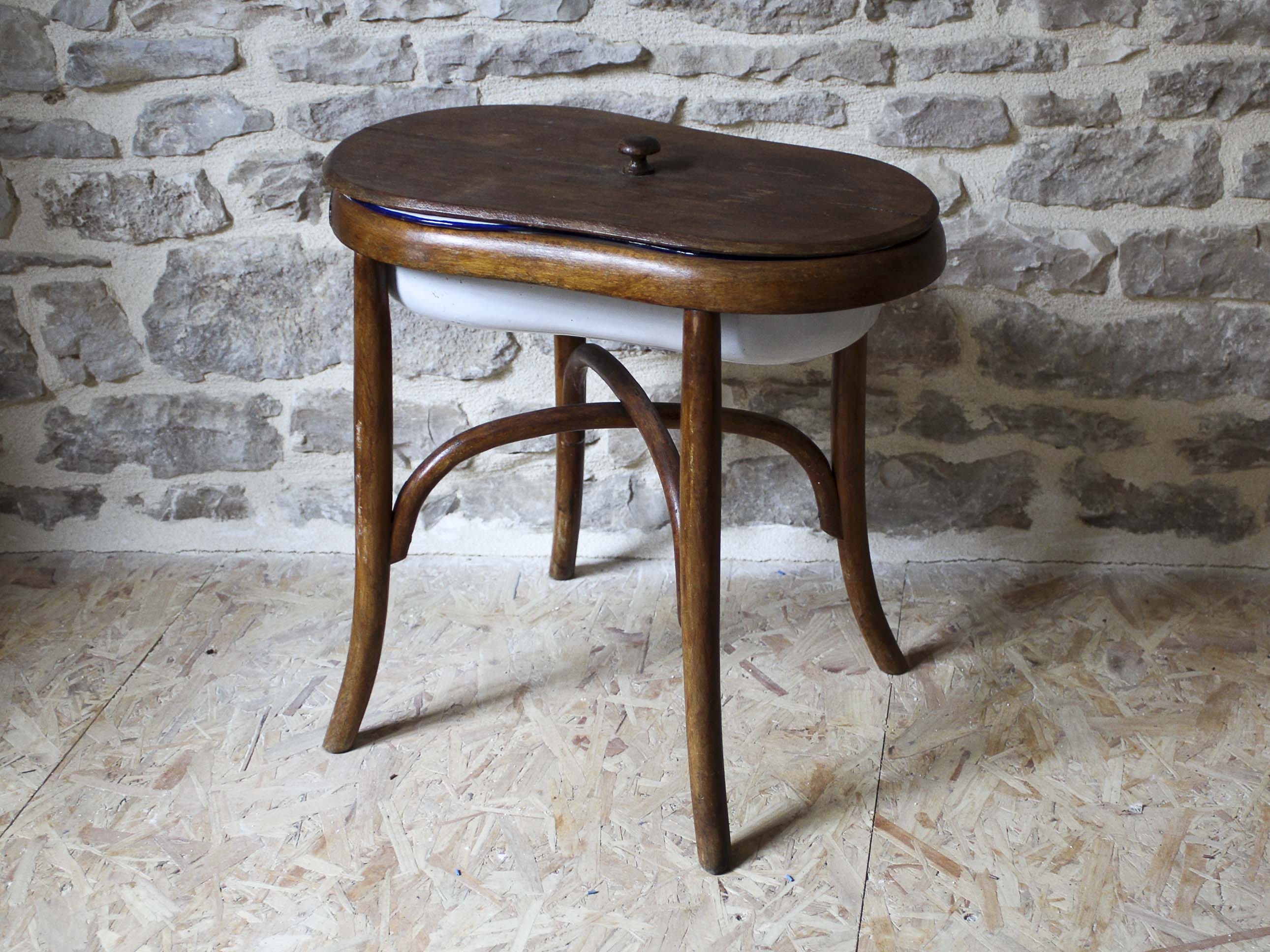 Bidet en bois courbé et métal émaillé