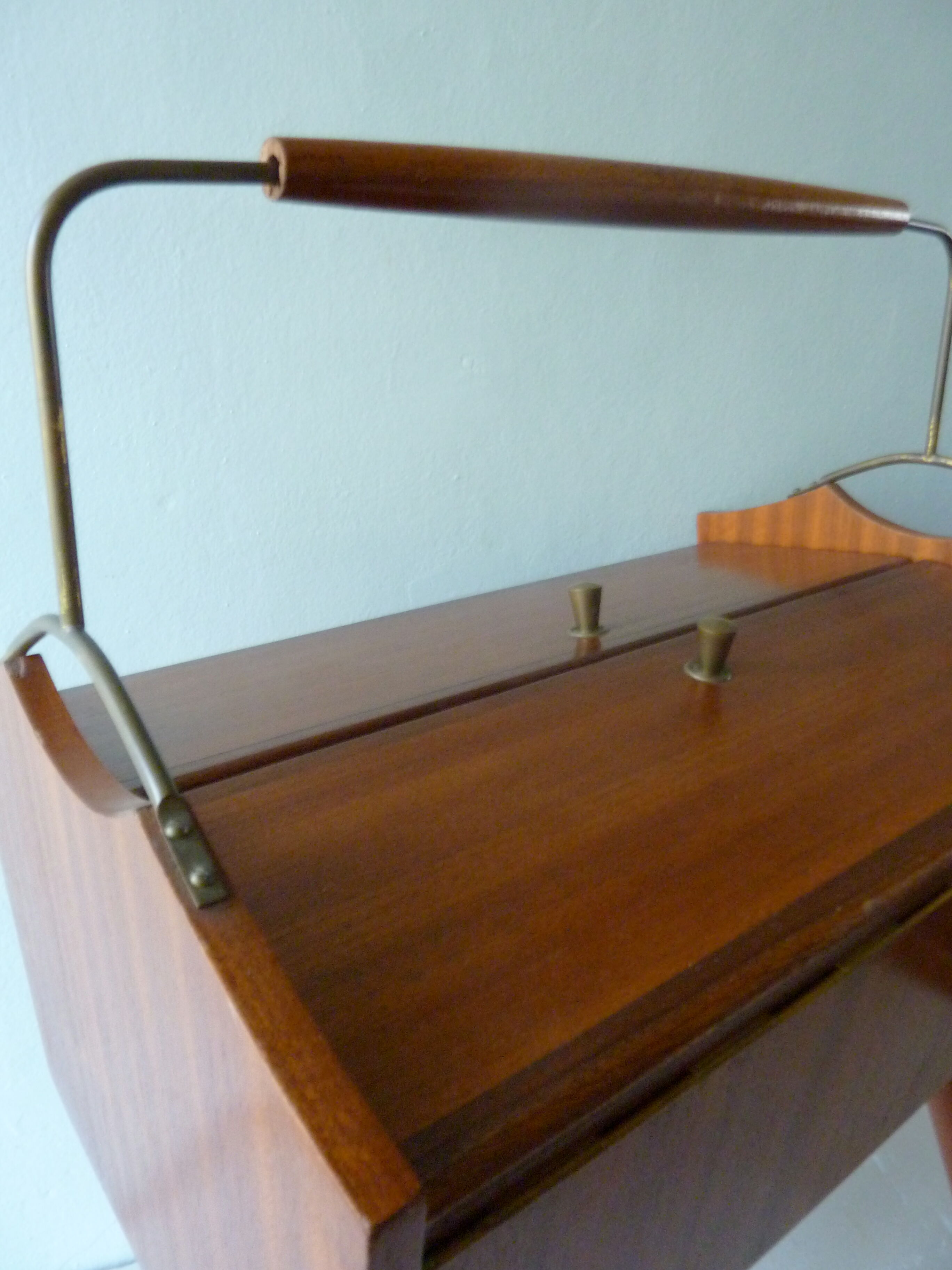 Worker in wood and metal of the 1960s