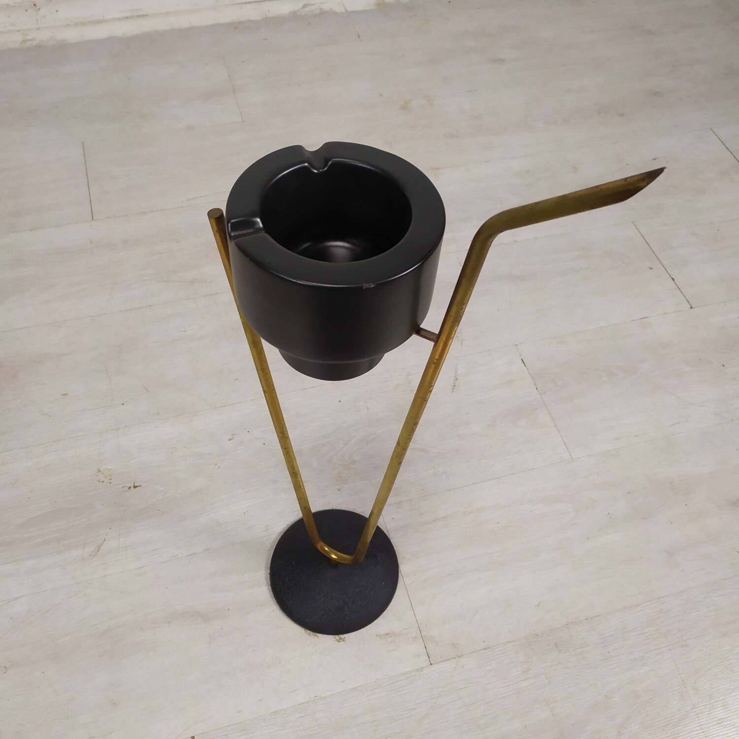 Ceramic ashtray base 50