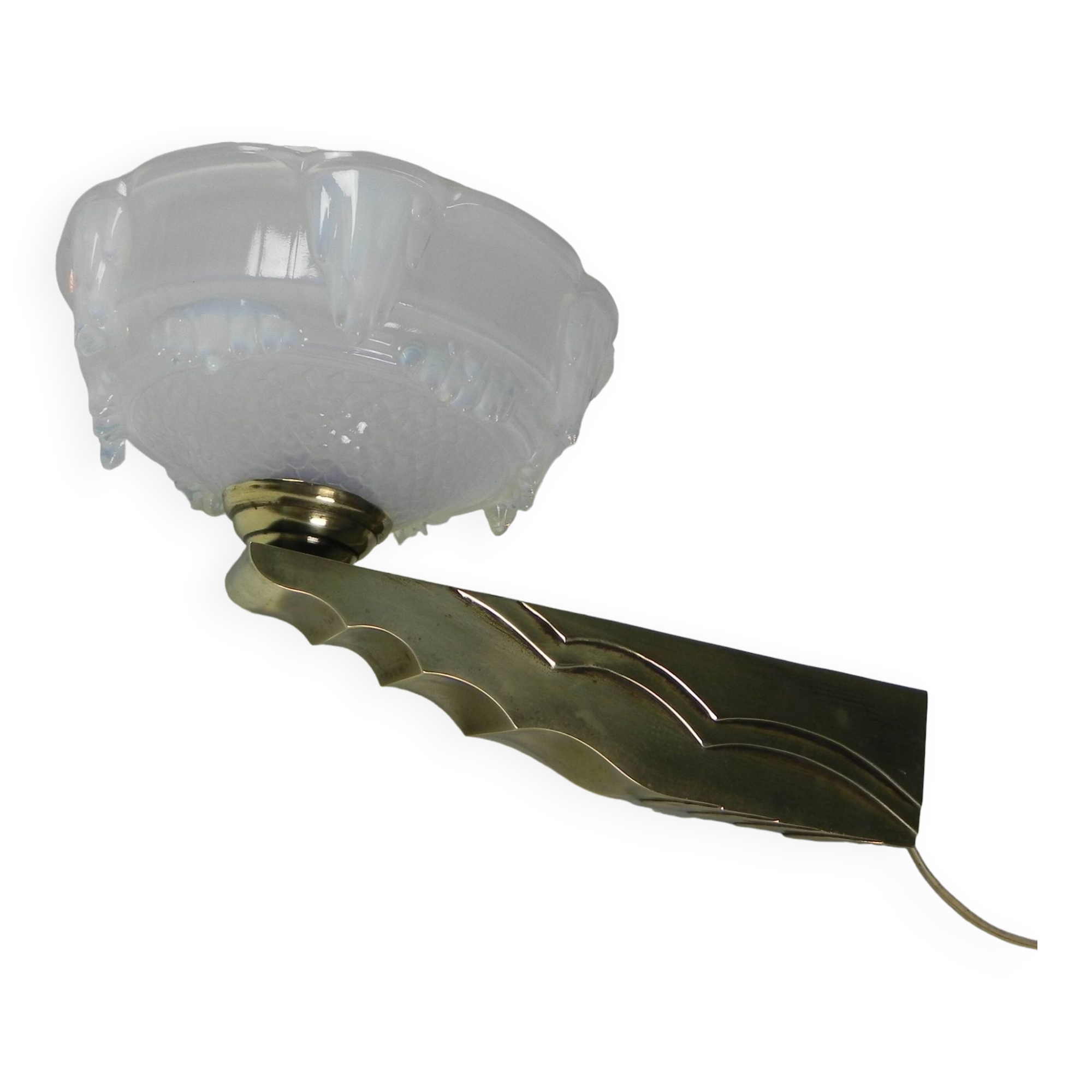 Art Deco wall lamp in opalescent glass, 1930s