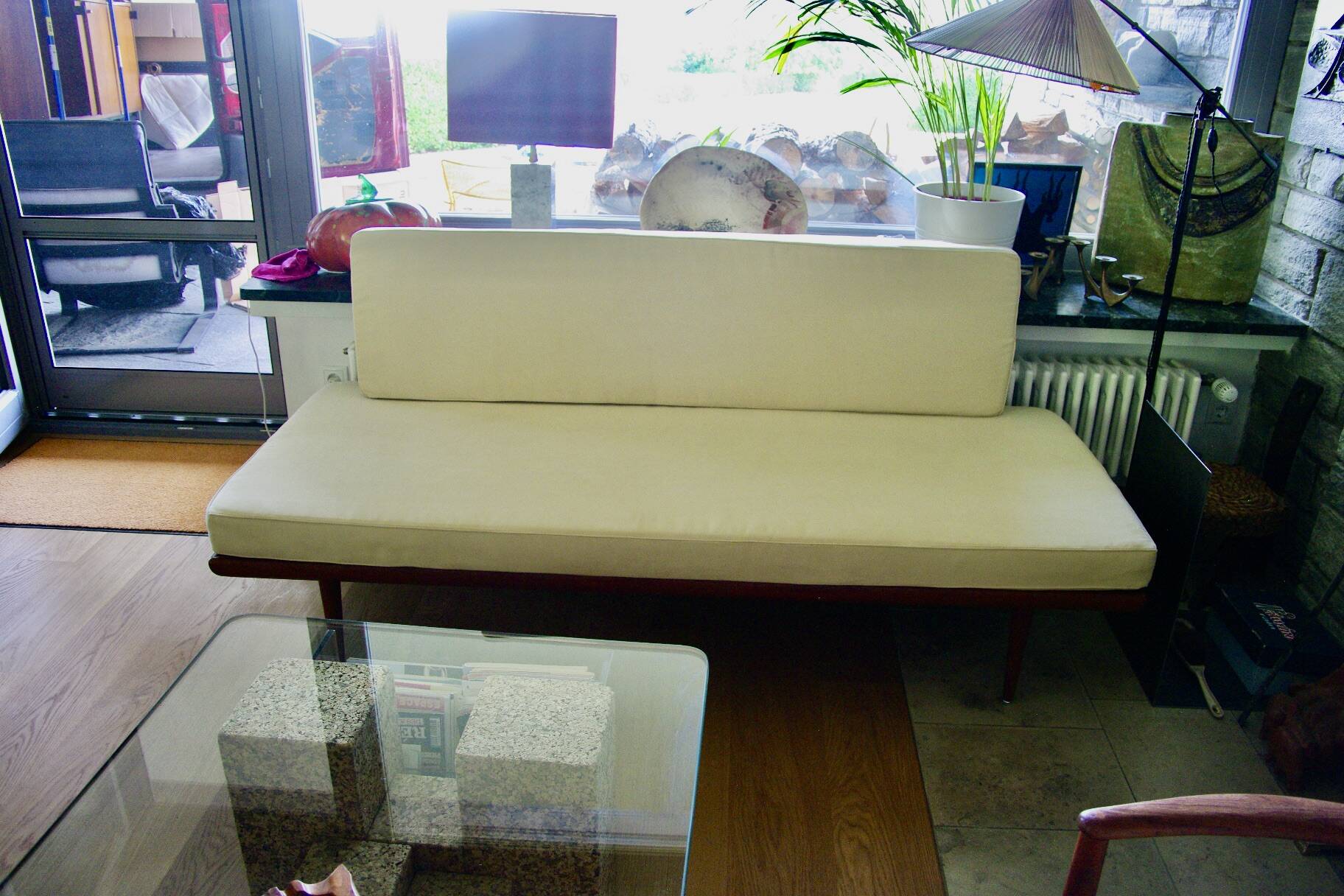 Vintage minerva daybed in solid teak and alcantara by peter hvidt for john stuart 1950s