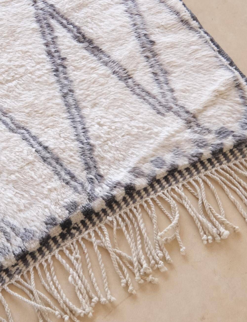 Contemporary Beni Mrirt Rug - 260 x 152 cm