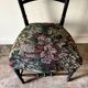 Chaise Napoléon III en bois noir et jacquard à fleurs