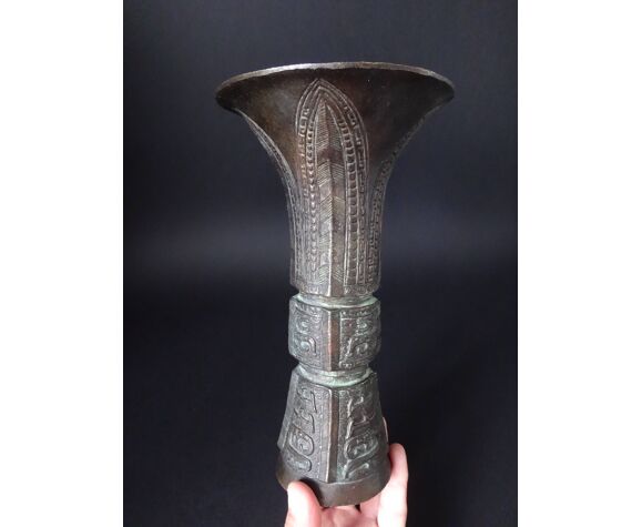 Ancient Chinese bronze vase | Selency
