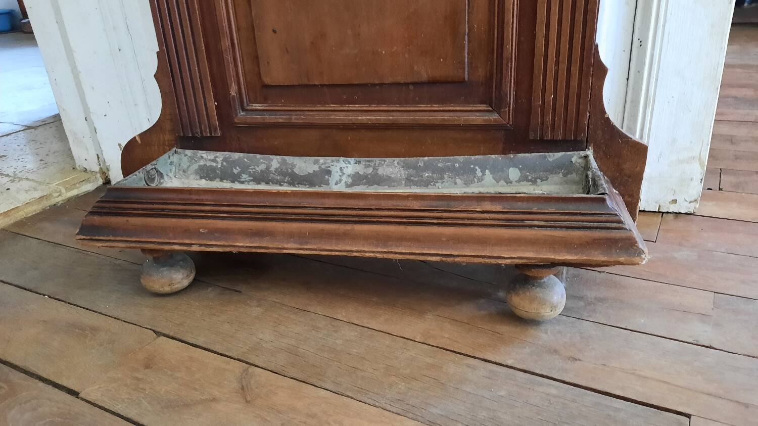 Cloakroom coat rack 1900