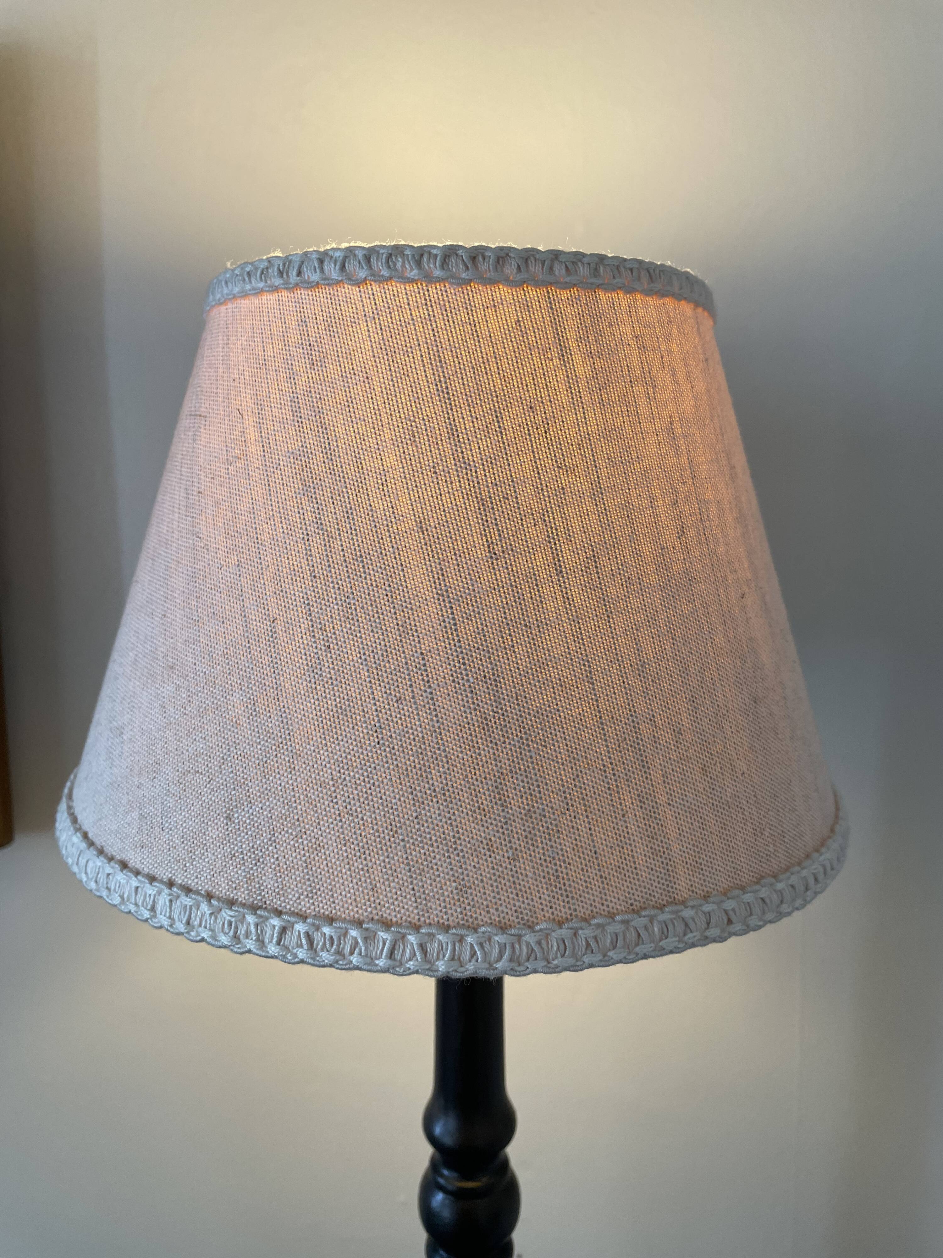Twisted wood lamp