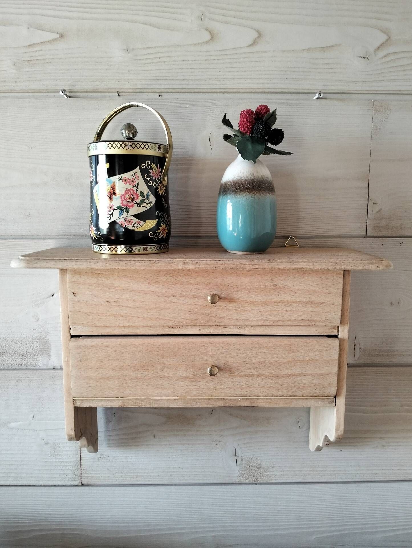 Wall shelf