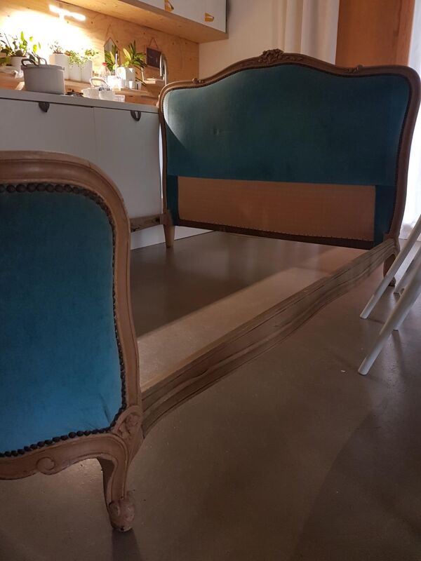 Lit style Louis XV capitonné turquoise