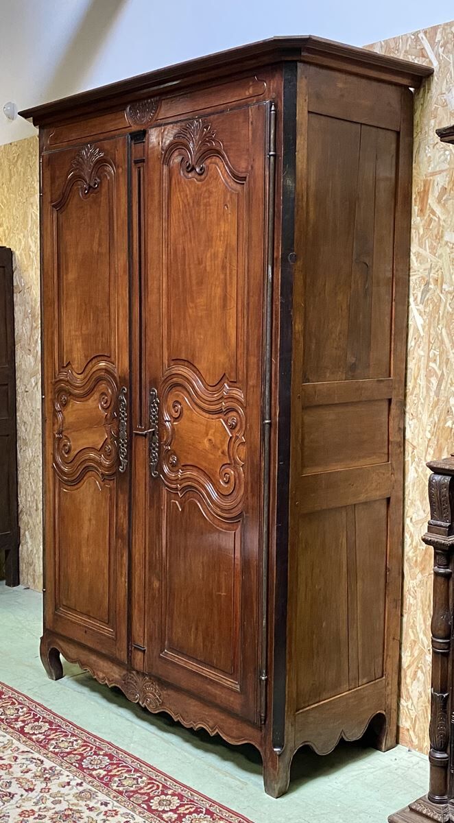 Louis XV walnut cabinet - 18th century