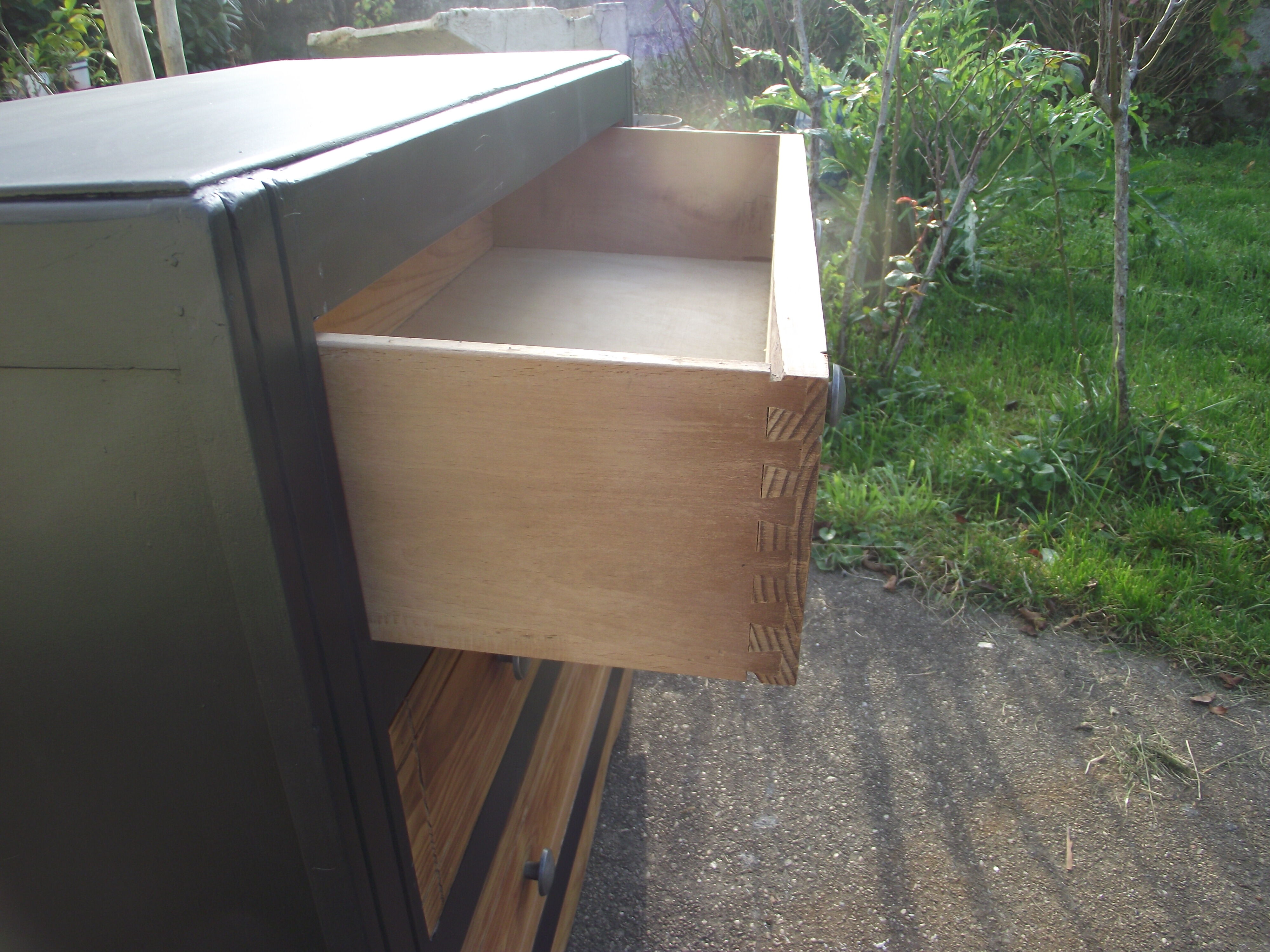 Vintage 1940s Art Deco style.