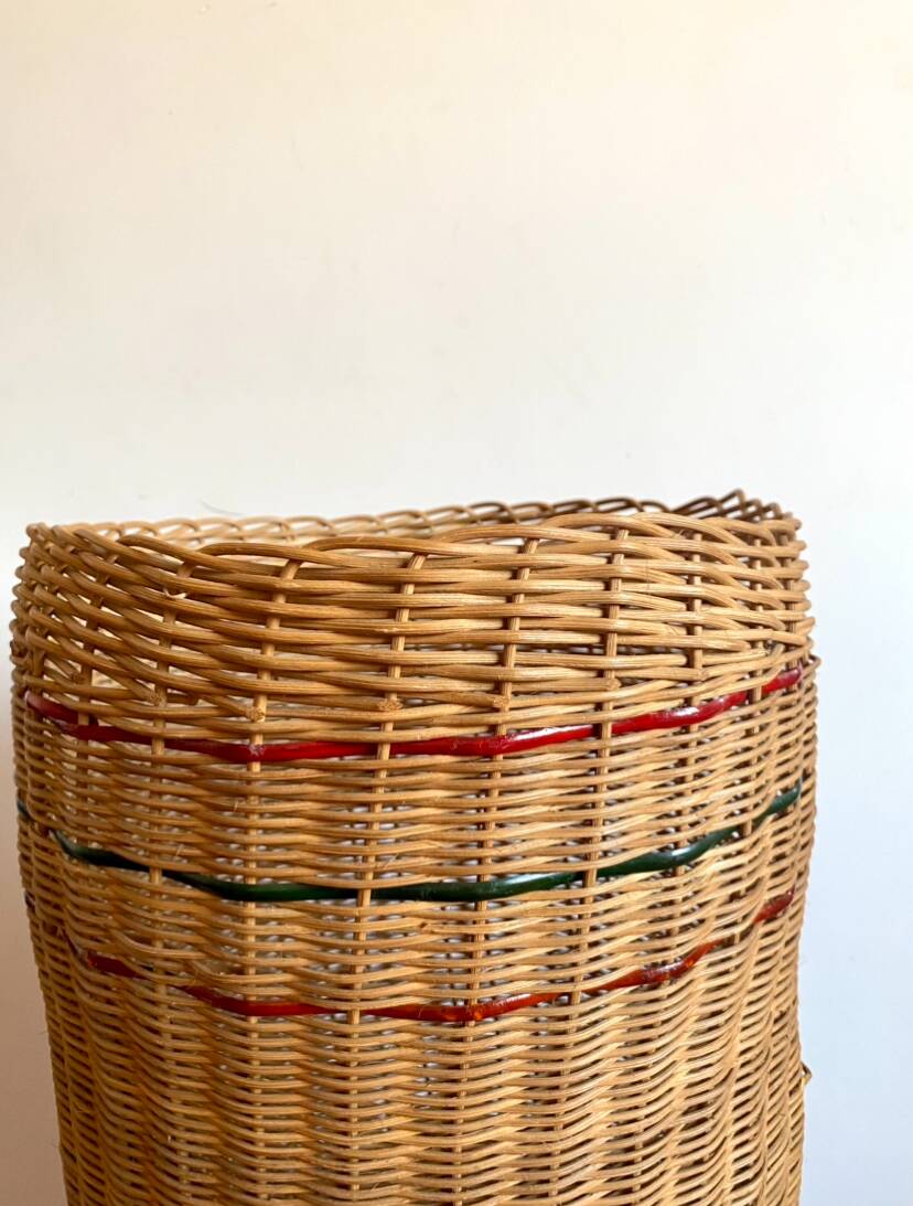 High basket with woven straws