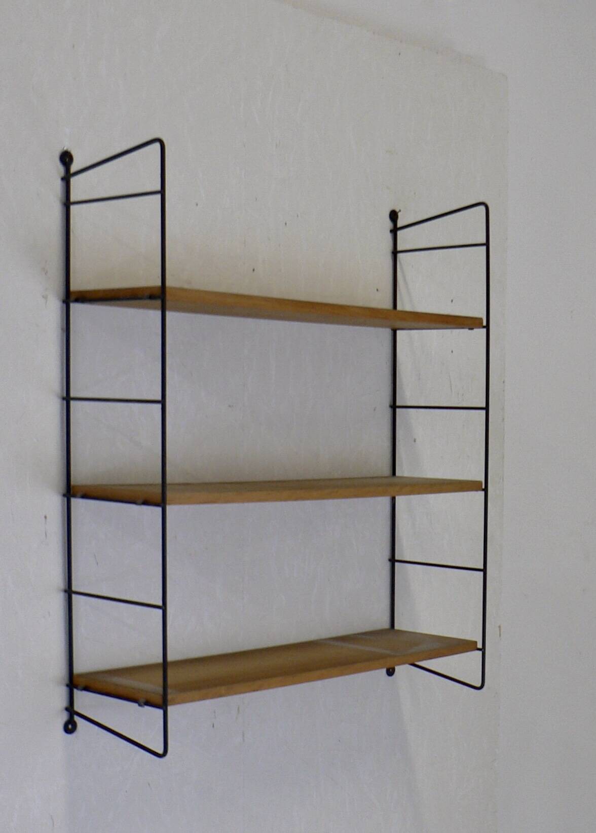 String shelf three shelves
