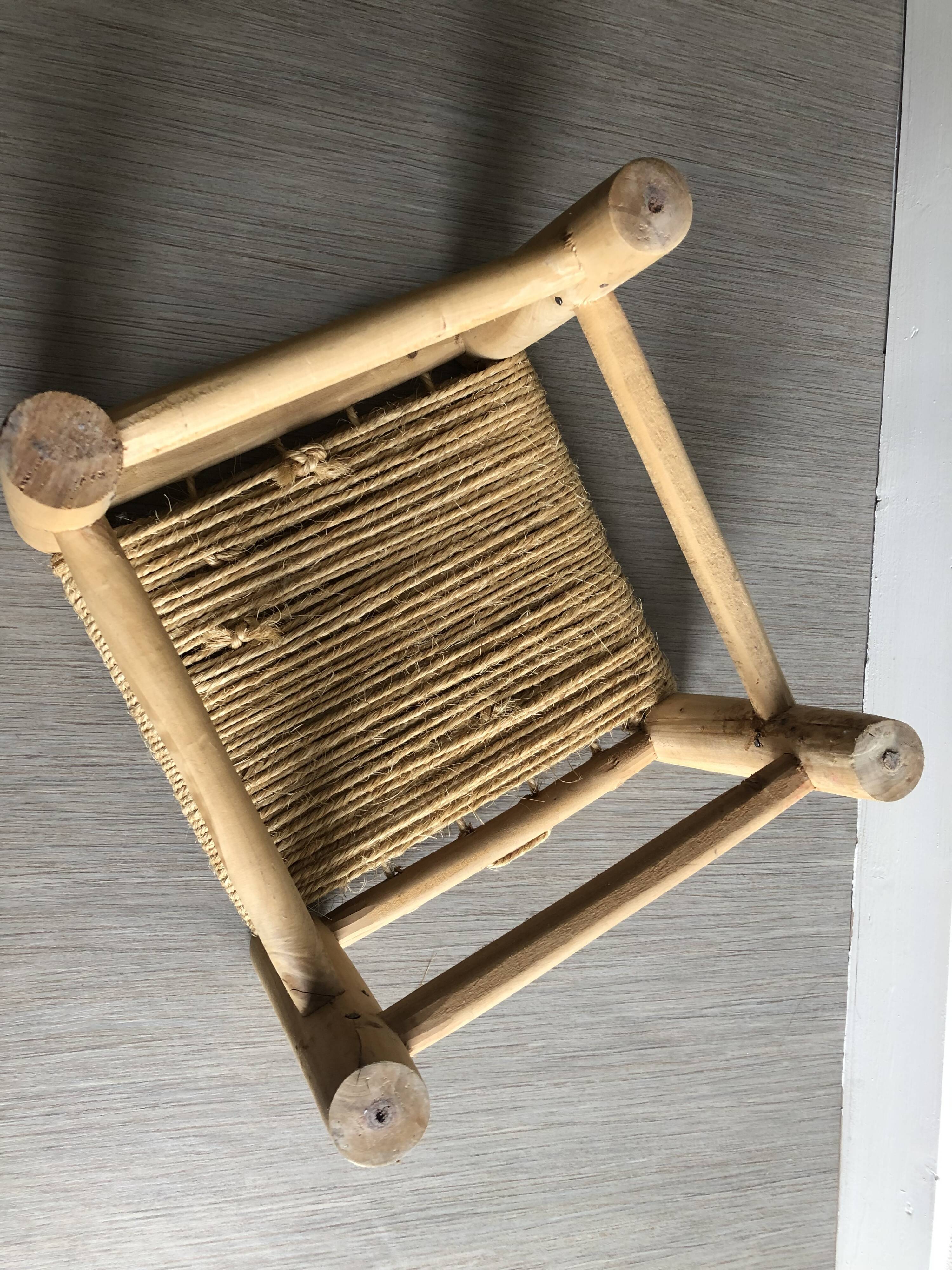 Tabouret minimaliste en bois et corde