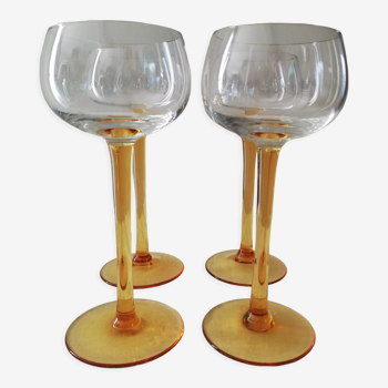 Set of 4 white wine glasses