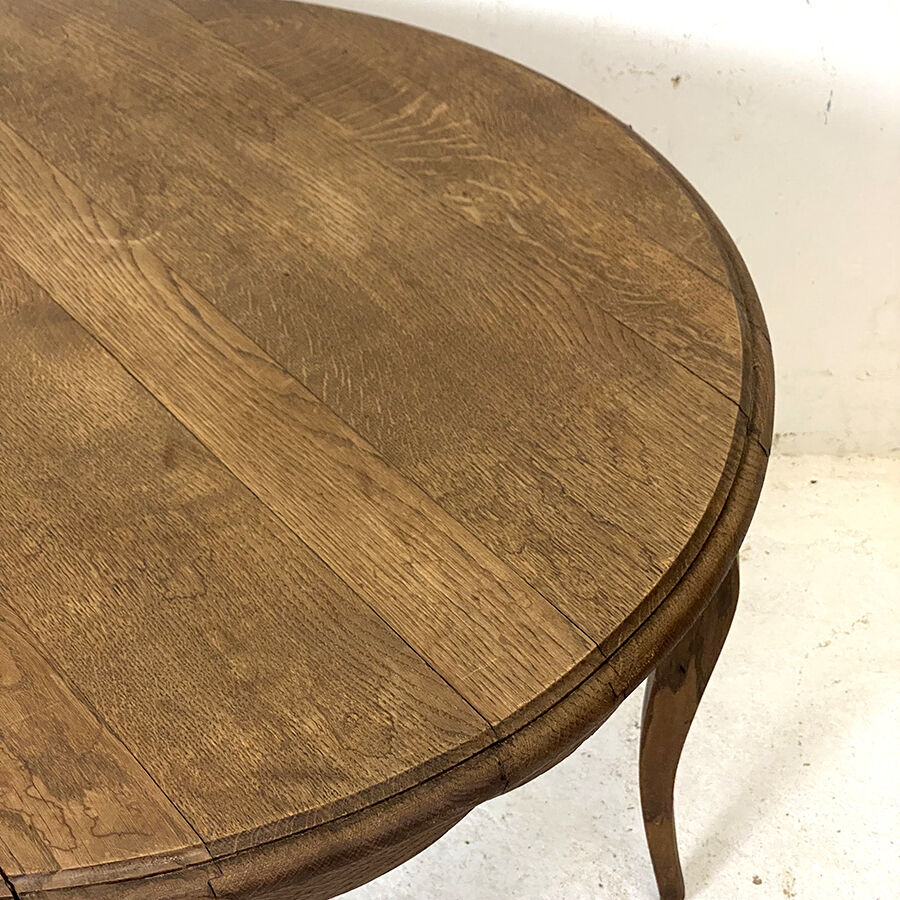 Round coffee table