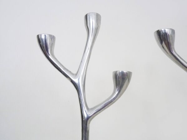 Paire de bougeoirs italiens ''Arbre'' en fonte d'aluminium années 80