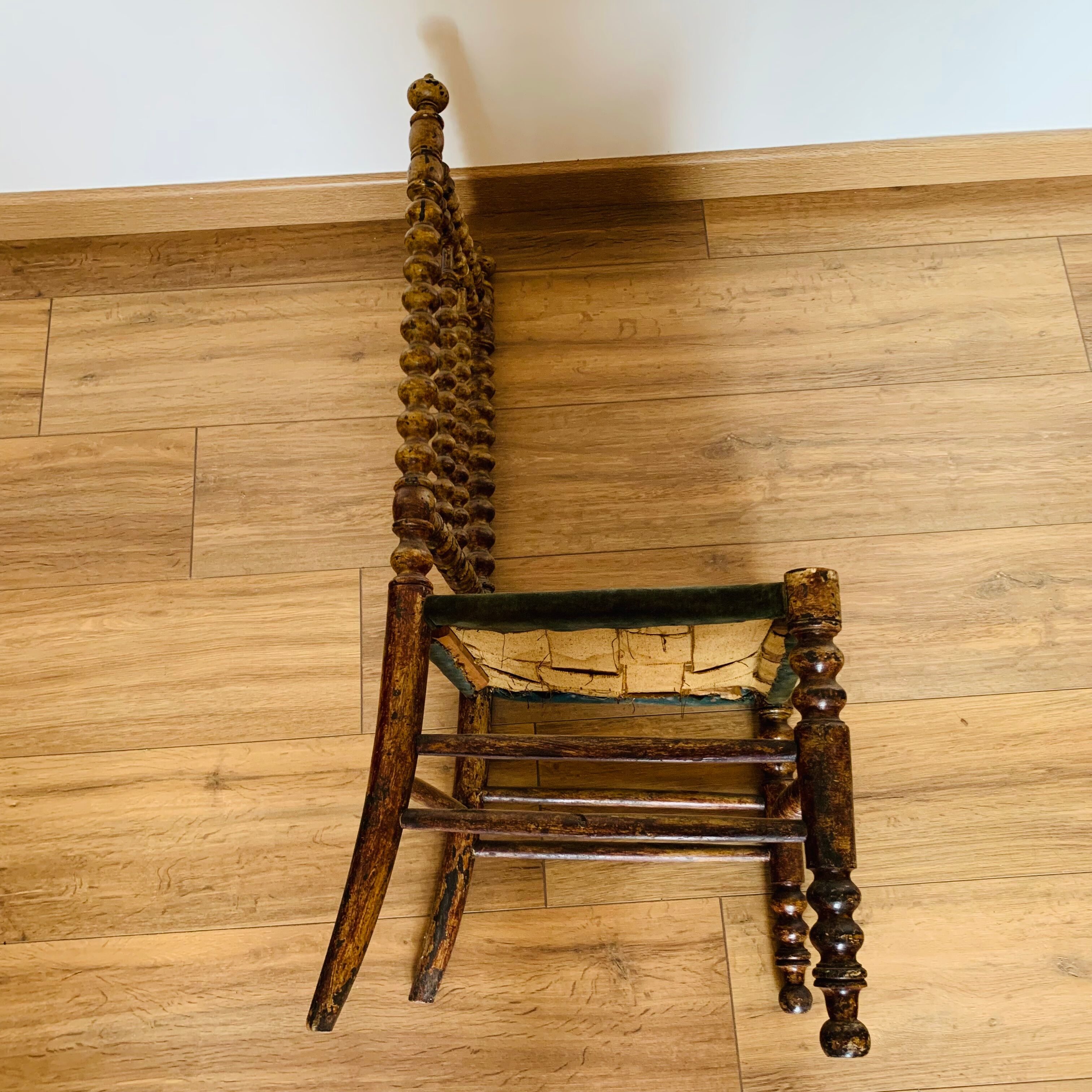 Nanny's chair in turned wood