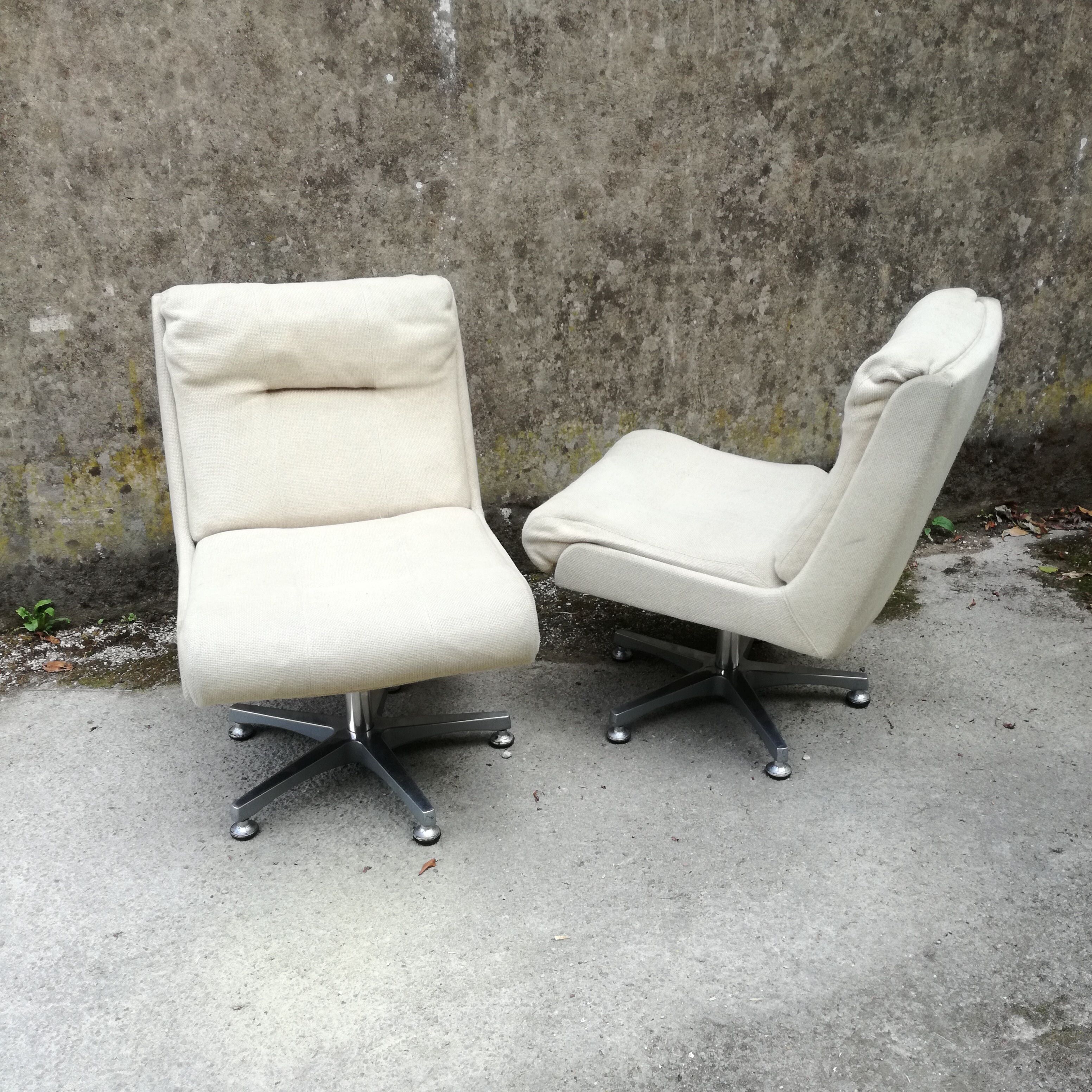 Tweed swivel armchairs 1970