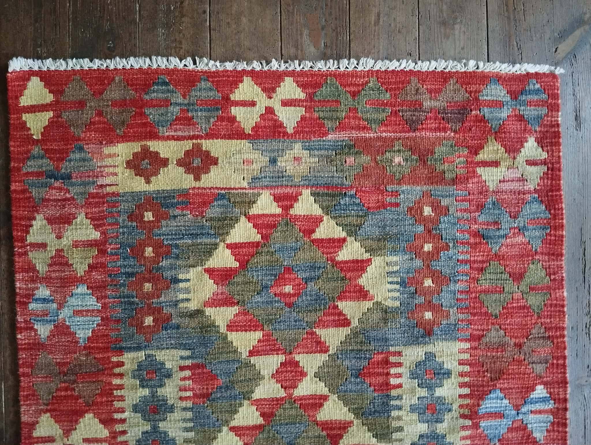 Handmade Persian Qashqai rug 150x89cm