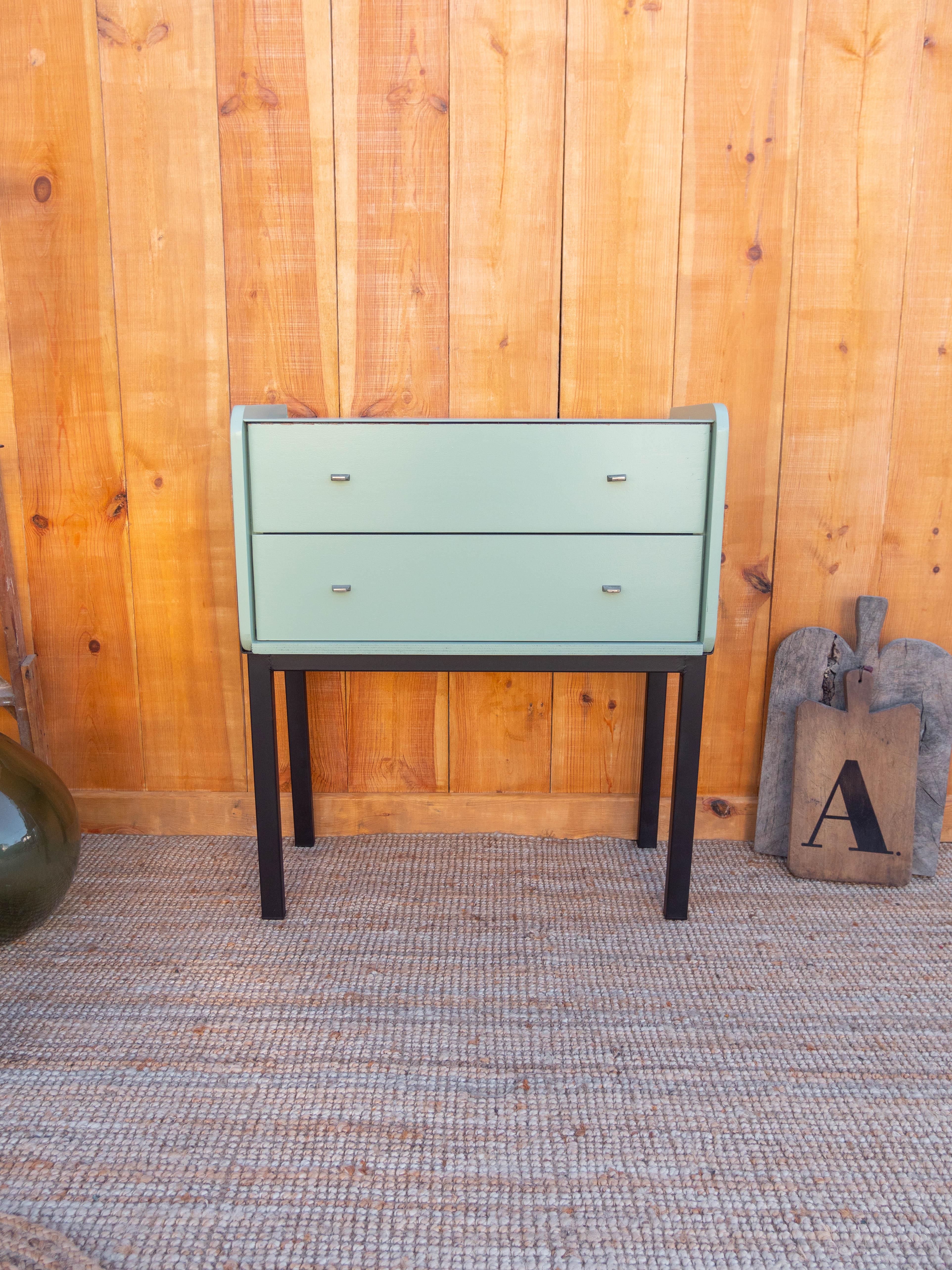 Vintage chest of drawers