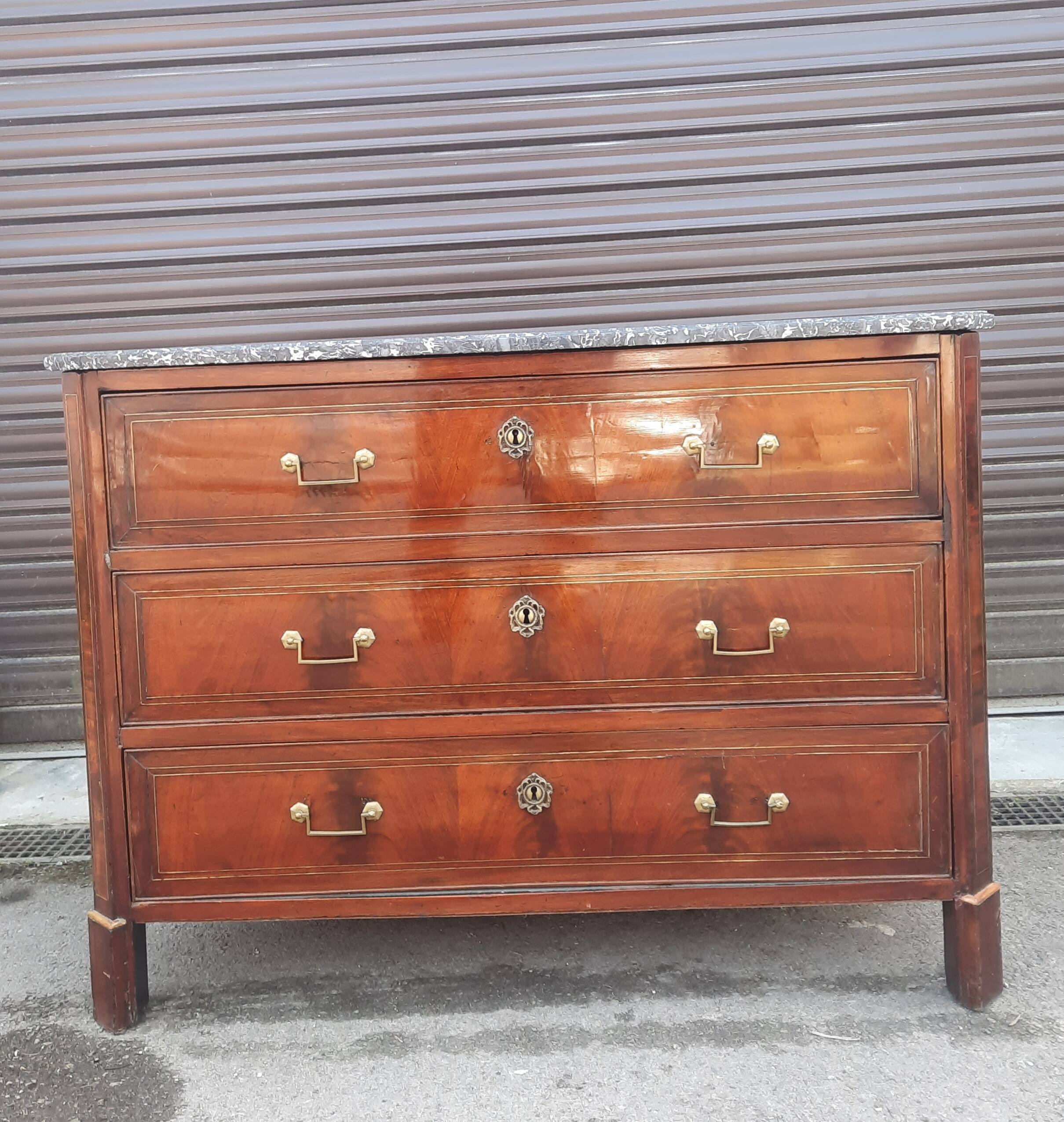 Mahogany chest of drawers from the nineteenth century