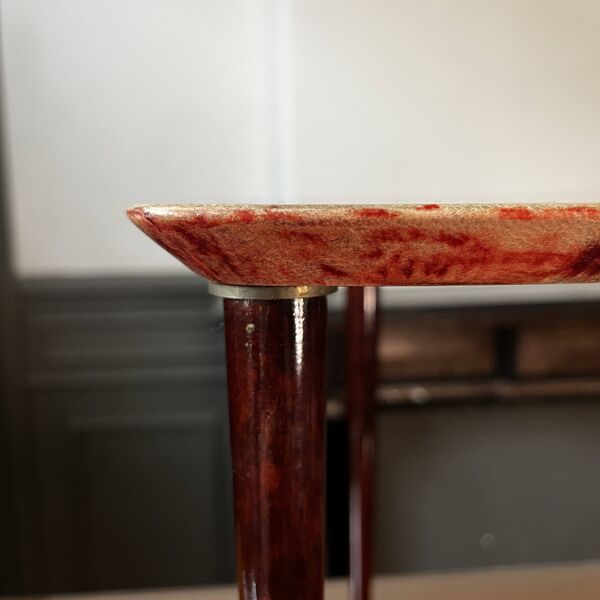 Table basse d'appoint aldo tura en parchemin peau de chèvre teintée rouge laqué, italie ca 1950