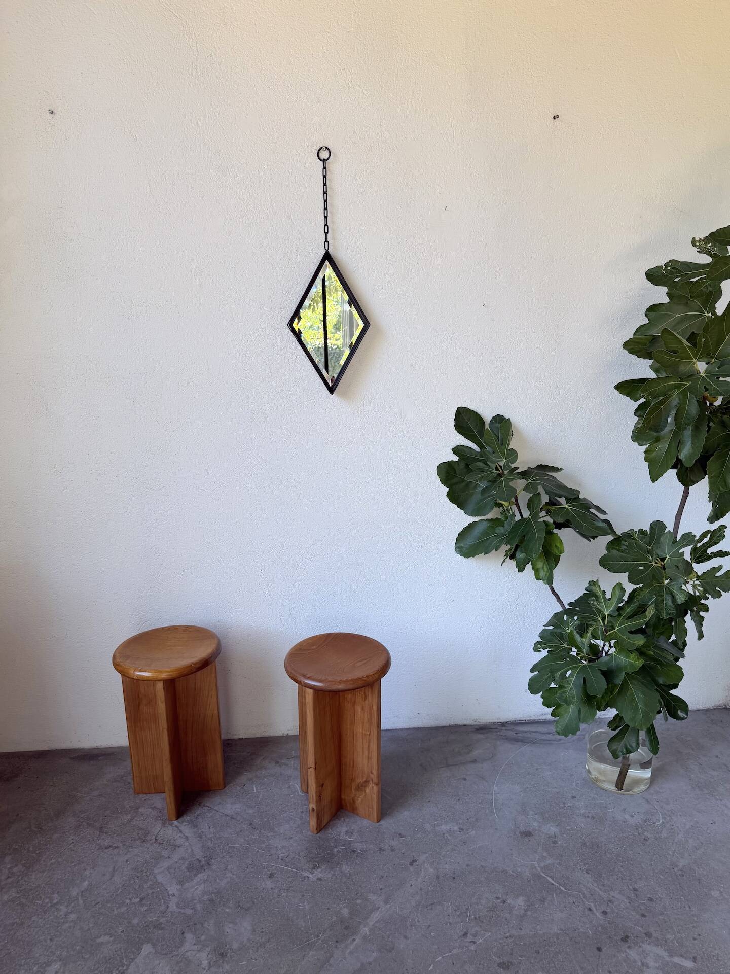 Miroir brutaliste losange en fer
