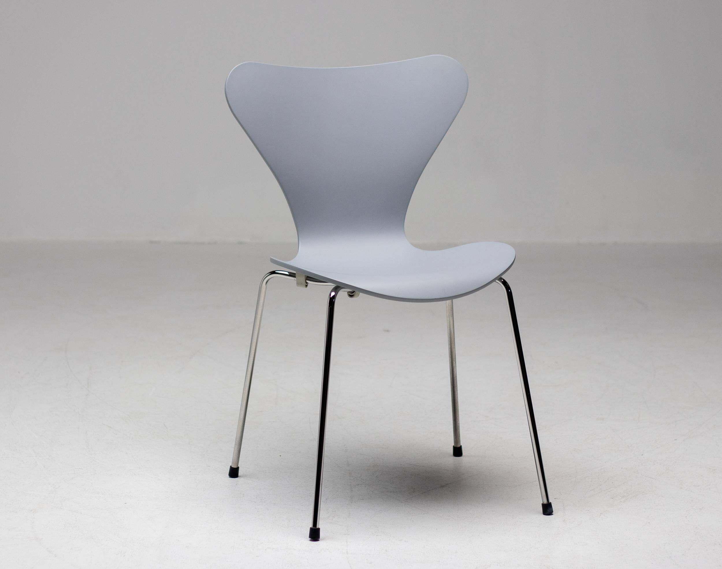 Chaise Arne Jacobsen Série 7 signée par Maarten Baas en édition limitée