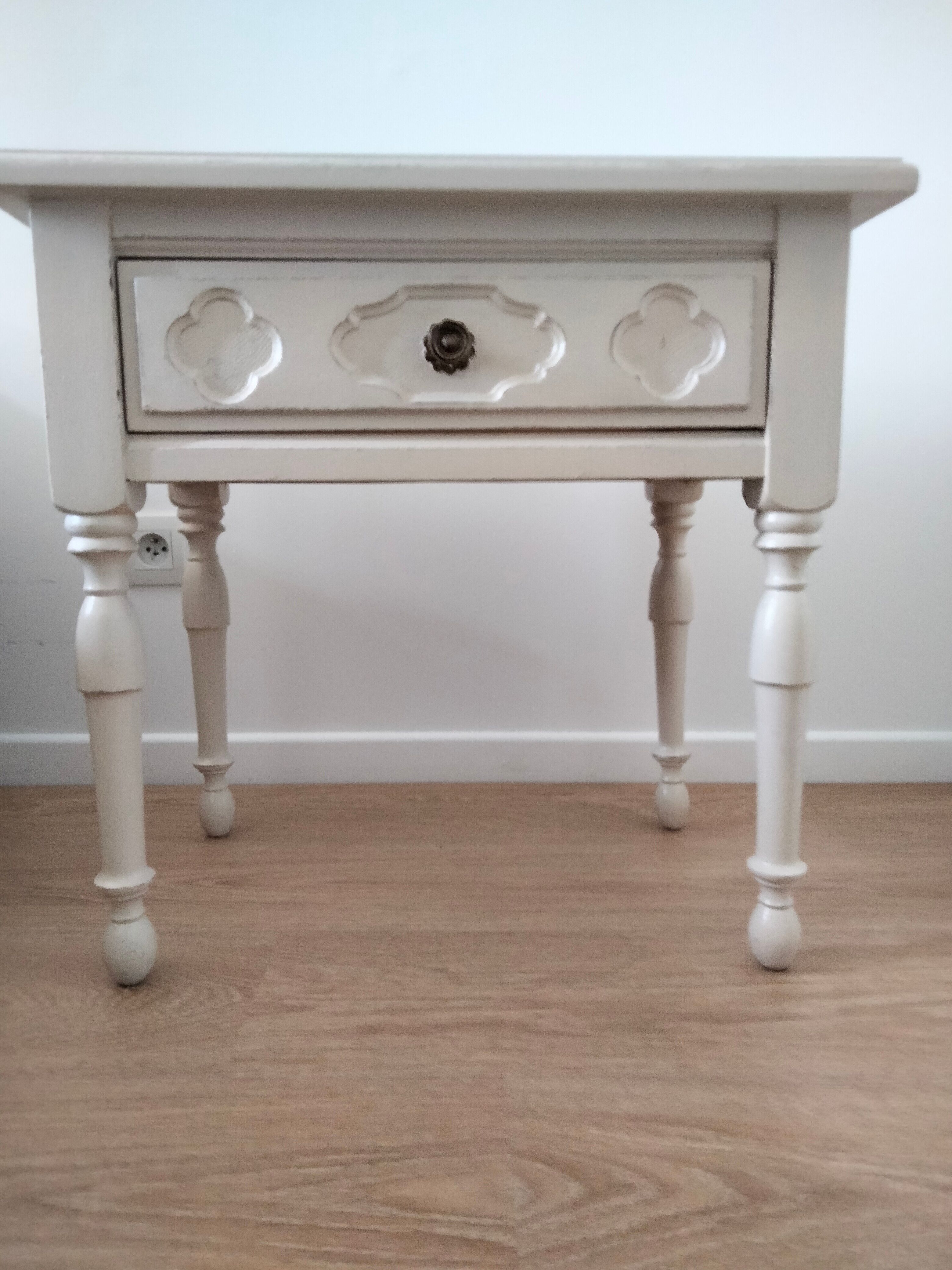 Bedside nightstand