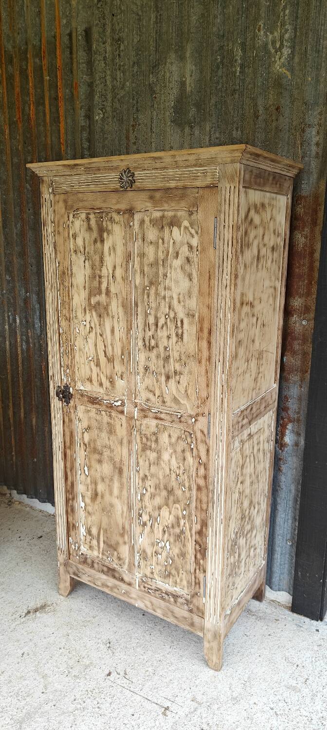 Parisian bonnetière wardrobe