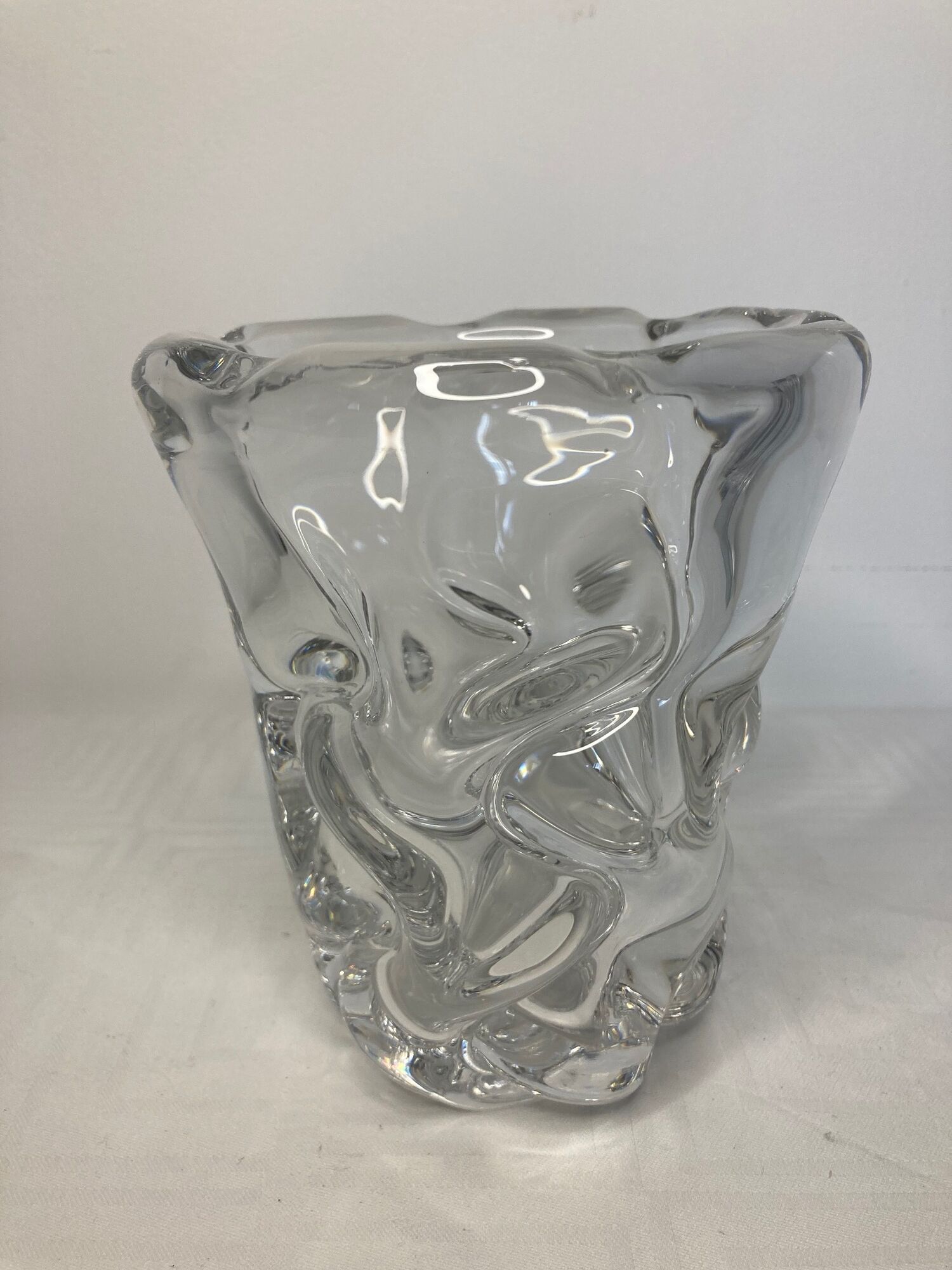 Vase glassware in molded crystal daum signed around 1960