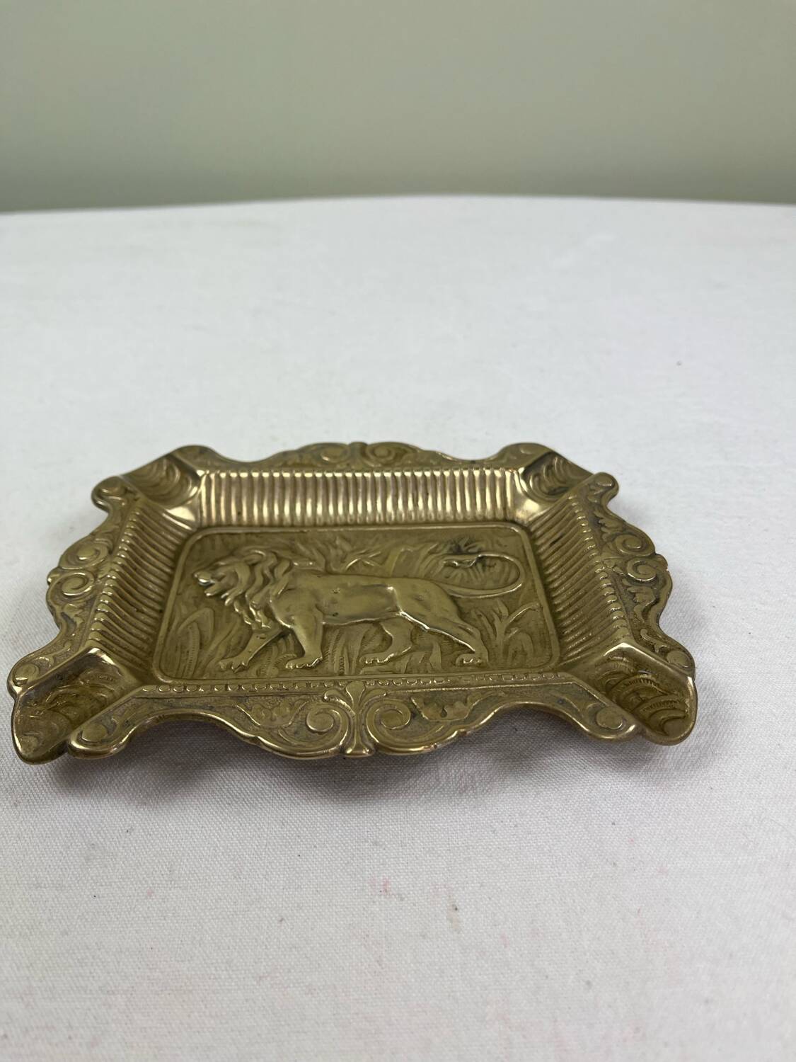 Cendrier lion en bronze