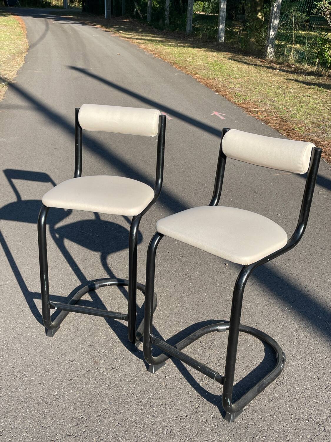 Pair of 1980s high chairs in leather and metal