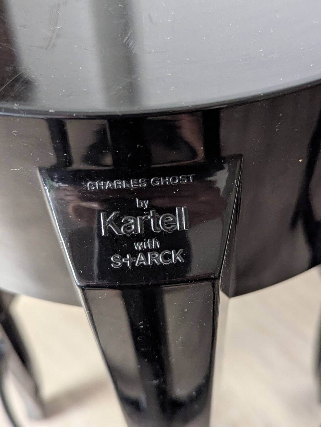 Trois Tabourets hauts, Charles Ghost par Kartell et Starck