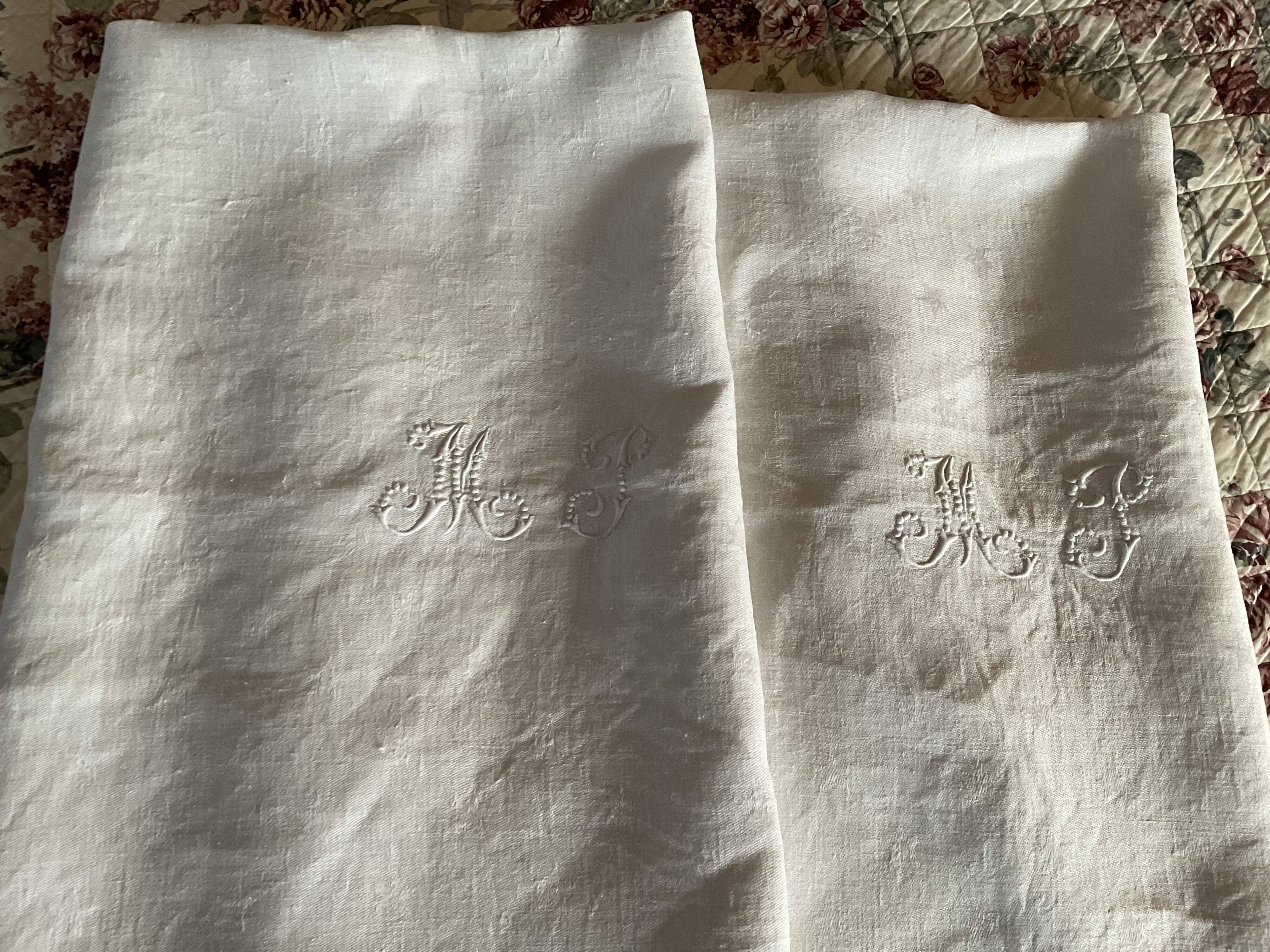 Nappe tissus damassé, Brodé MP