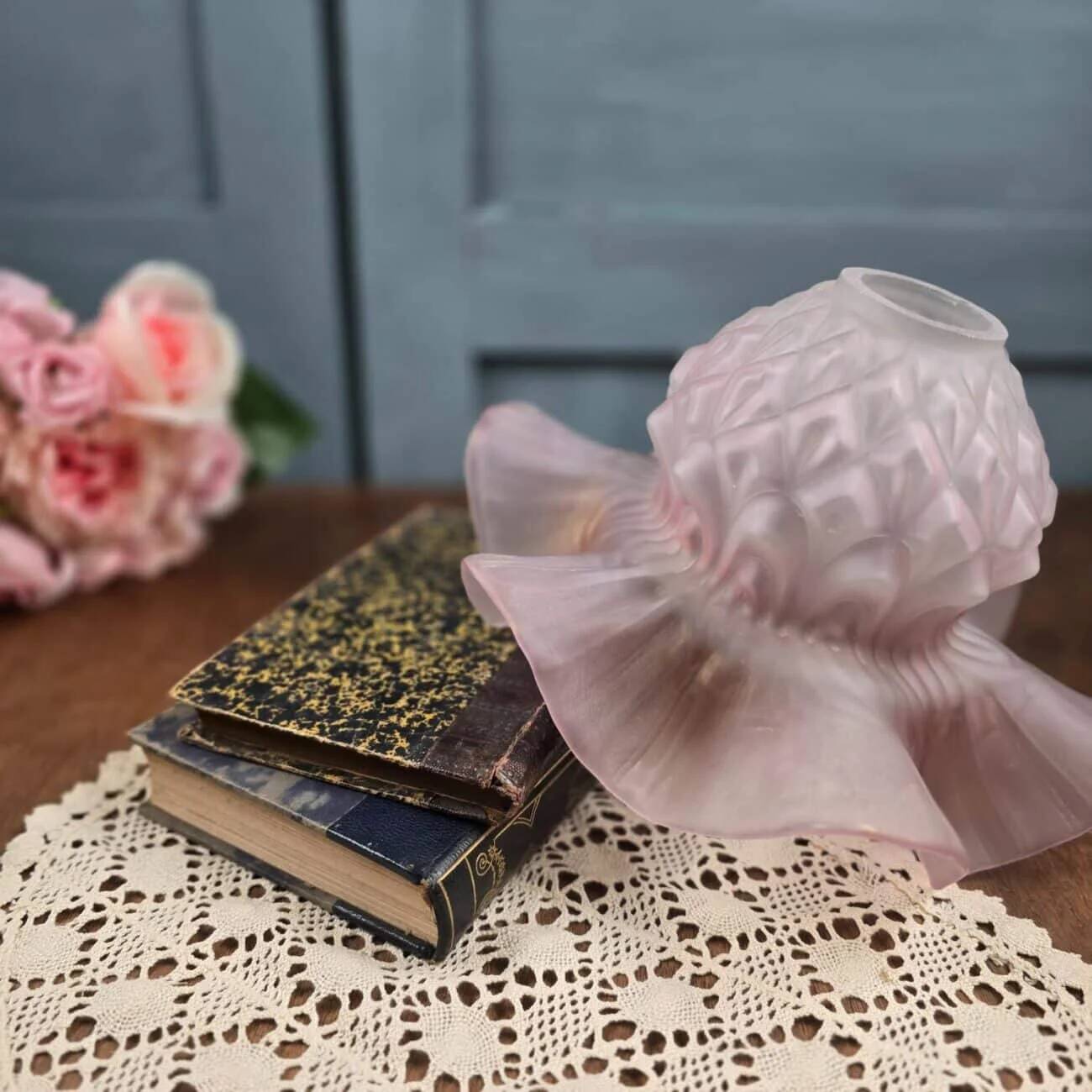 Antique satin pink glass lampshade – Wavy floral edge