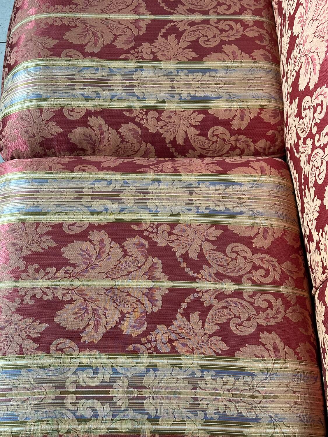 Divano due posti in tessuto broccato anni ’50 vintage